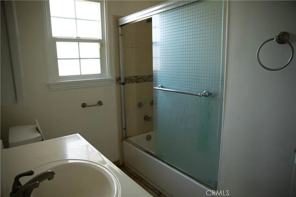 9726 Kauffman Avenue, South Gate, California 91355 home-pic-13